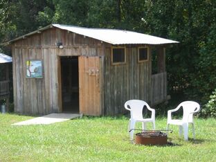 Camp-inn rustic bunkhouse style cabin